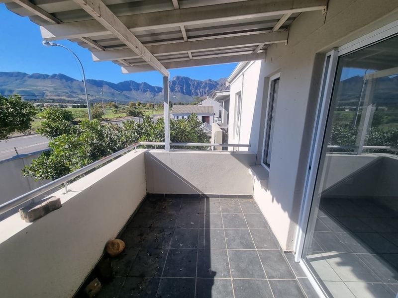 Spacious Unfurnished 2-Bedroom Apartment To Rent in Paarl - Photo 10