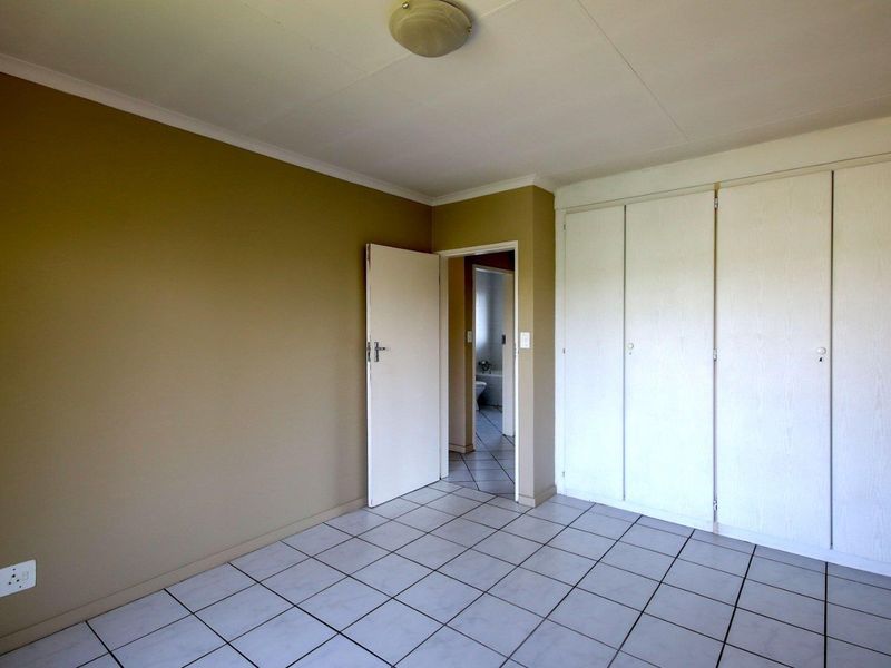 First-floor, 2 bed 1 bath unit in Faerie Glen - Photo 9
