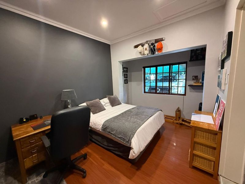 Spacious 5 Bedroom Home with Flatlet - Investor's Dream! - Photo 5