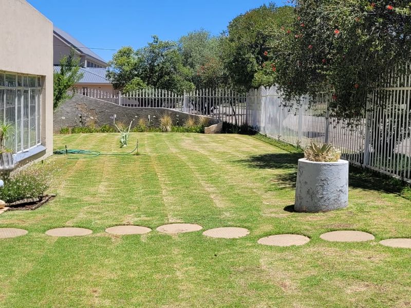 COUNTRYSIDE LARGE BEAUTIFUL SPACIOUS HOUSE. OUTSTANDING CONDITION.  GARDEN TO DIE FOR. - Photo 8