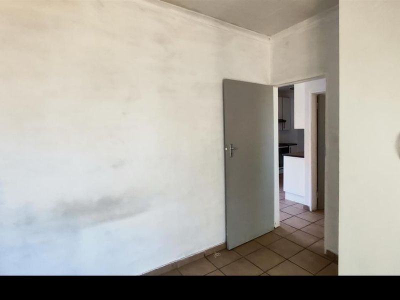 ** Charming 2-Bedroom Apartment with Modern Amenities** - Photo 7