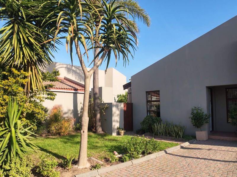 Spacious and Meticulously Maintained Home - Photo 3