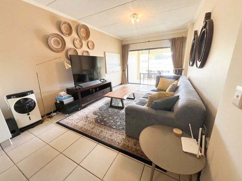 Fully Furnished 2-Bed Executive Apartment in Secure Bryanston Complex - Photo 5