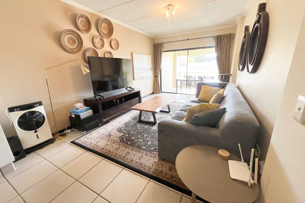 Fully Furnished 2-Bed Executive Apartment in Secure Bryanston Complex - Photo 5