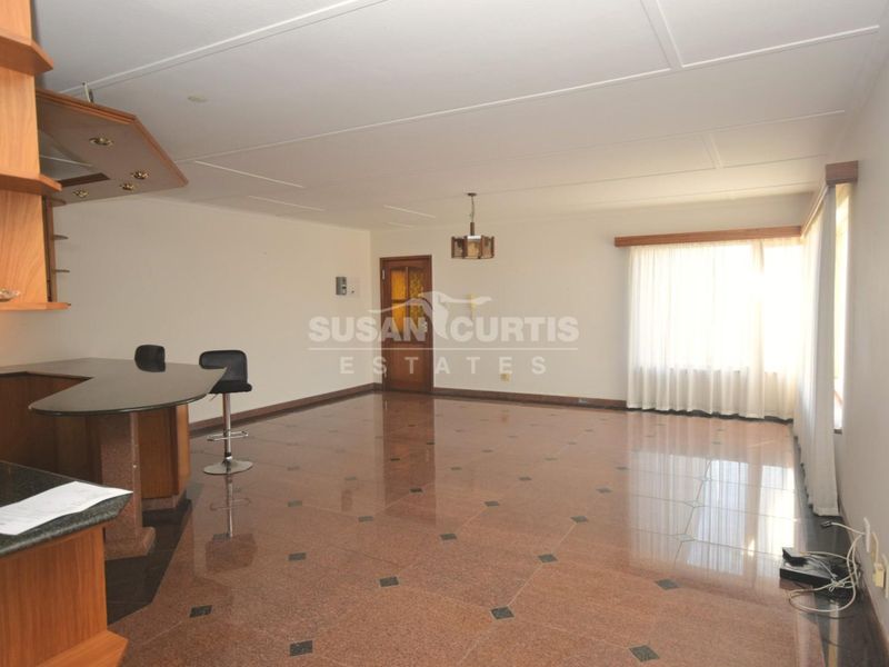 Ampartment with a stunning view in central town - Photo 3