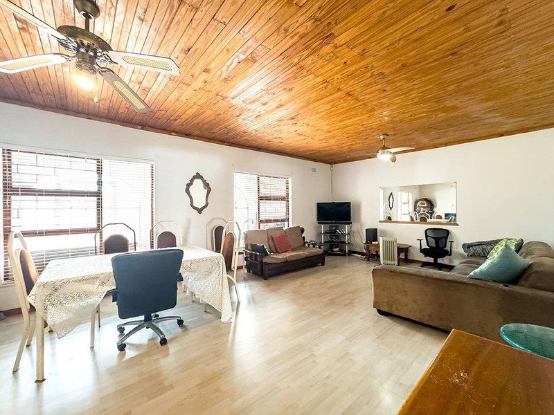 Spacious Family Home with a Separate Flatlet - Photo 4