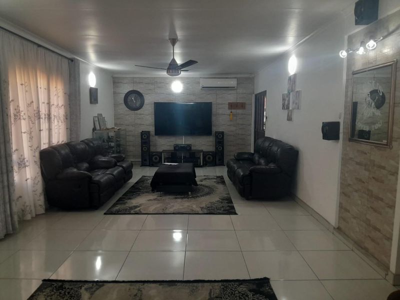 5 Bedroom House for sale in Bluff - Photo 6