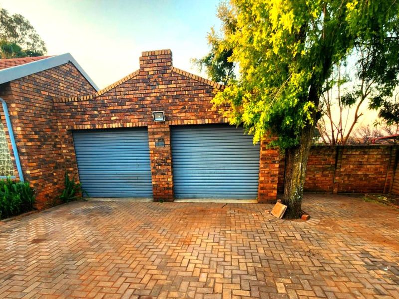 Priced to Sell - 3 Bedroom -2 Bathroom - Photo 3