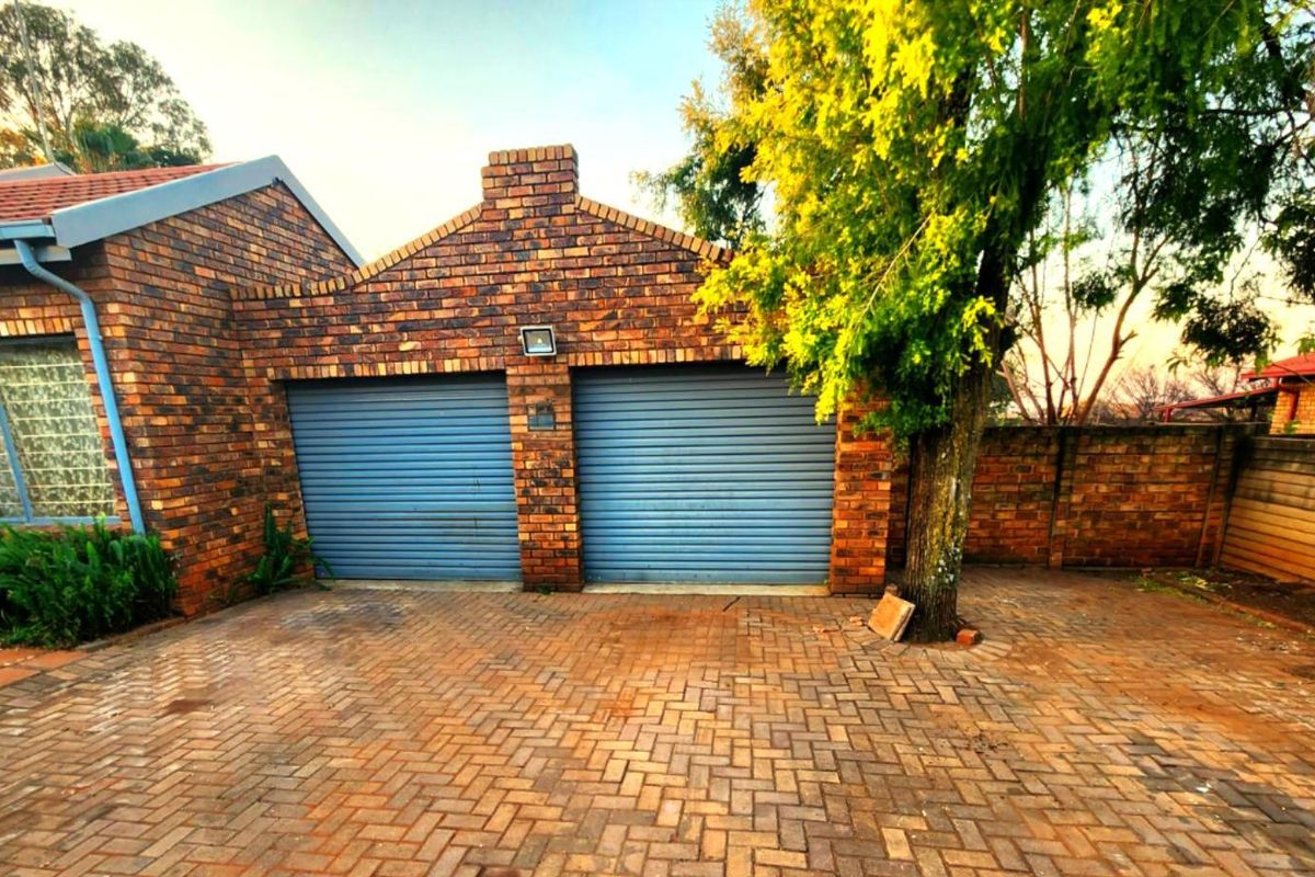 Priced to Sell - 3 Bedroom -2 Bathroom - Photo 3