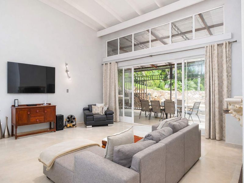 "Dive Into Comfort: Stunning Poolside Sanctuary with Granny Flat!" - Photo 5