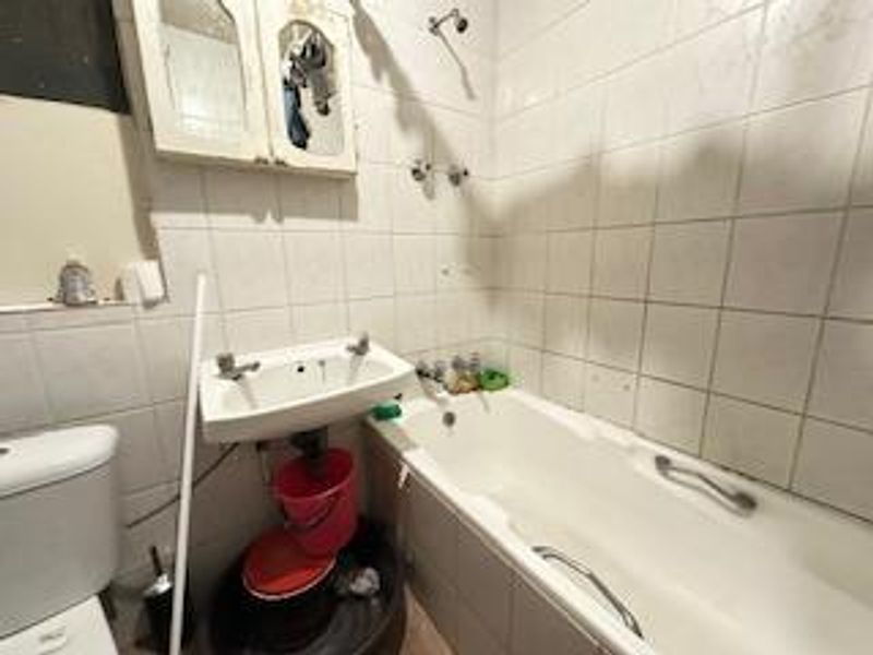 Value & Location: Spacious 2-Bed in Pretoria Central - Photo 9