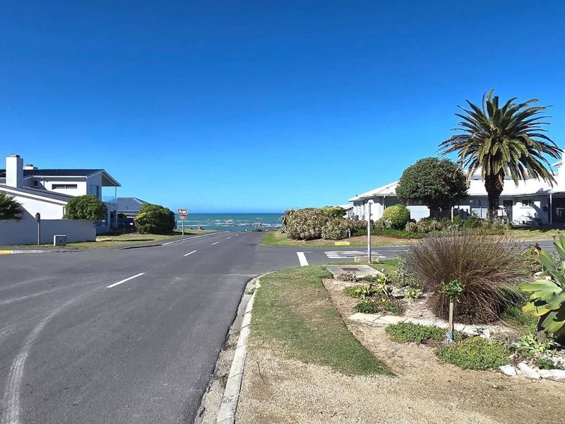 Property with Shops, Apartments, and Penthouse – Ideal for Investors, Developers, or Entrepreneurs! - Photo 5