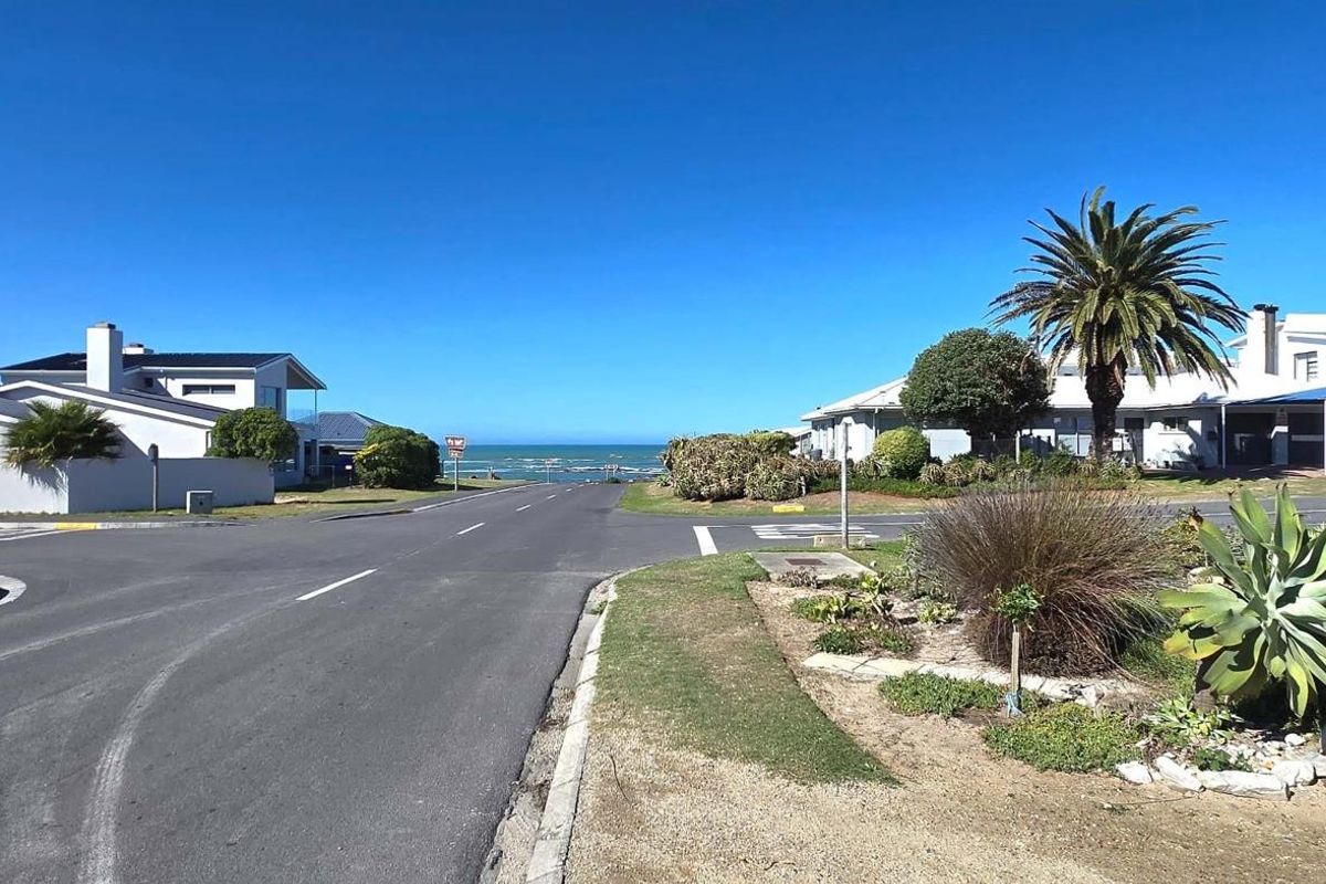 Property with Shops, Apartments, and Penthouse – Ideal for Investors, Developers, or Entrepreneurs! - Photo 5