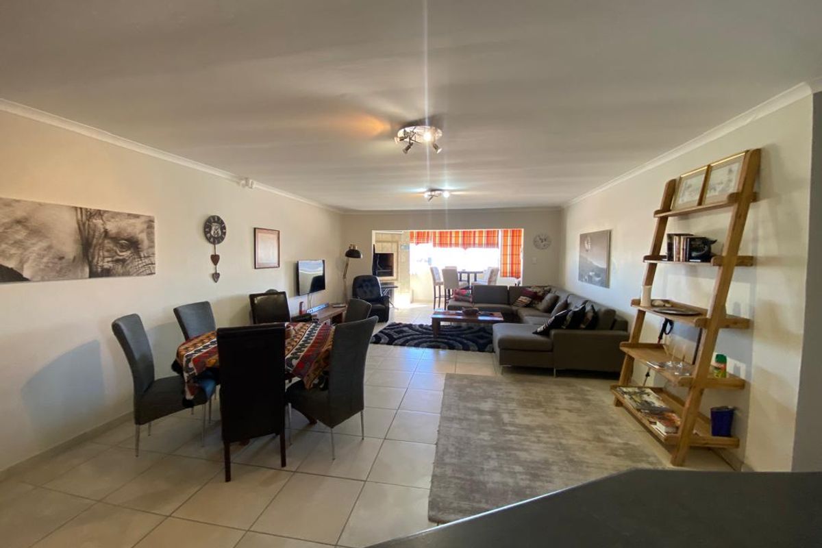 FOR SALE- FULLY FURNISHED - 3 BEDROOM FLAT WITH SEA VIEW IN MILE 4, SWAKOPMUND, NAMIBIA - Photo 5