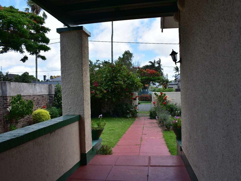 Sought after address! - Photo 4