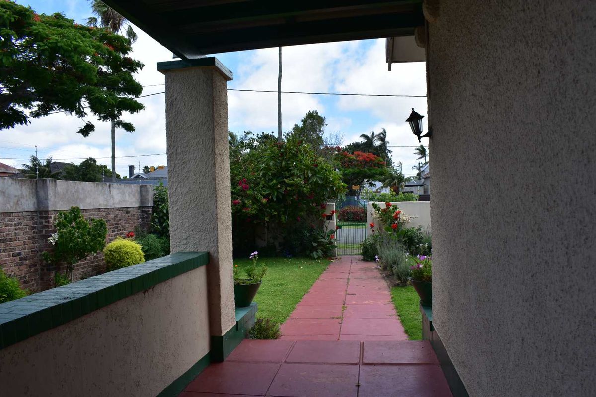 Sought after address! - Photo 4