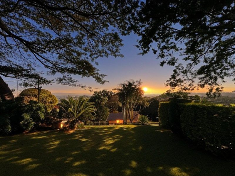 Spacious 4 bedroom home in a prime location. - Photo 5