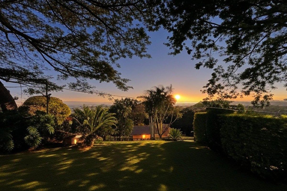 Spacious 4 bedroom home in a prime location. - Photo 5