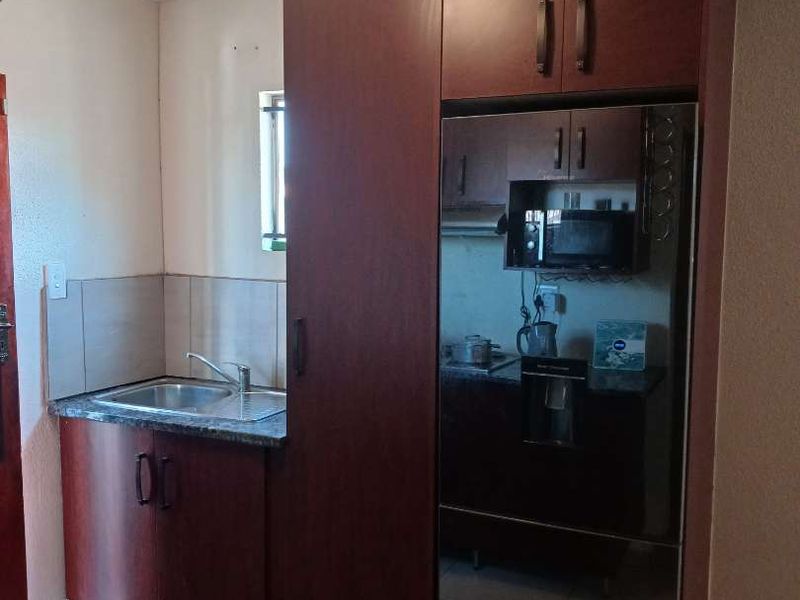 Move-inn ready - Photo 9