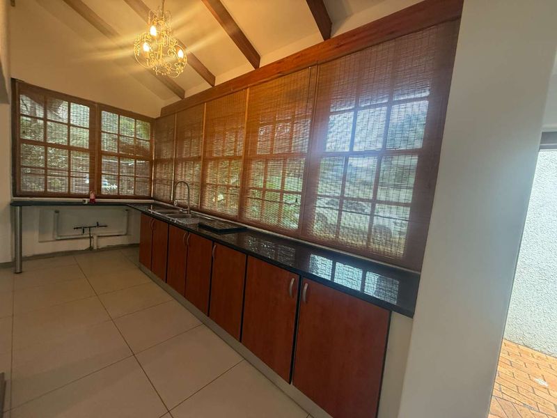 Exclusive Garden Cottage for the Discerning Tenant – Lockup & Go! - Photo 4