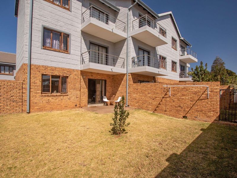 IMMACULATE GROUND FLOOR APARTMENT AVAILABLE TO RENT - Photo 4