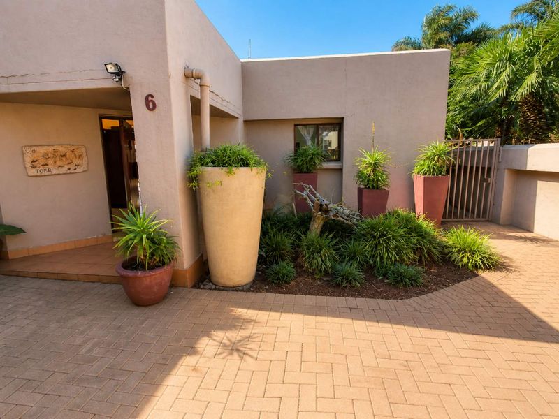 Luxury Family Home in Secure Gated Estate with Flatlet, Pool & Exceptional Safety Features - Photo 2