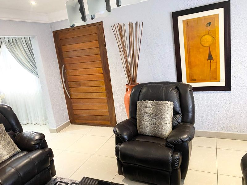 Modern Family Living On Spacious Stand In Daveyton - Photo 2