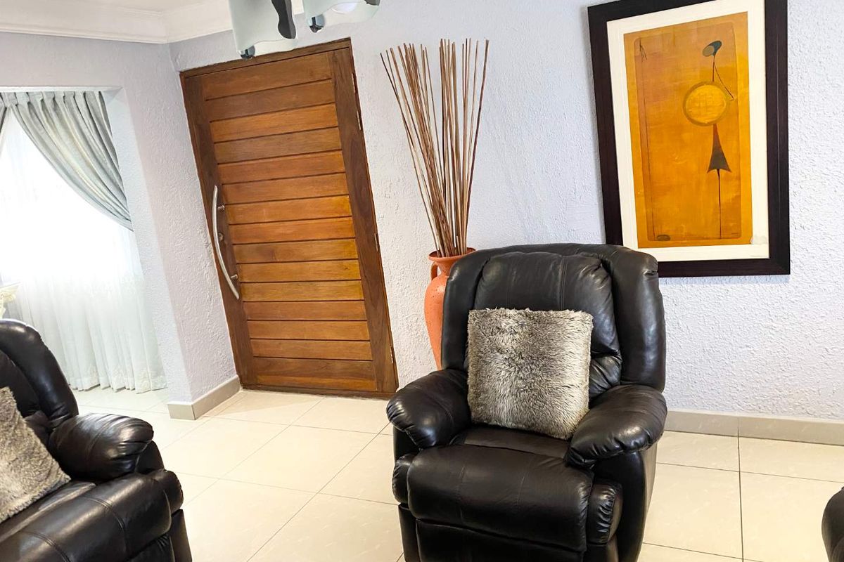 Modern Family Living On Spacious Stand In Daveyton - Photo 2