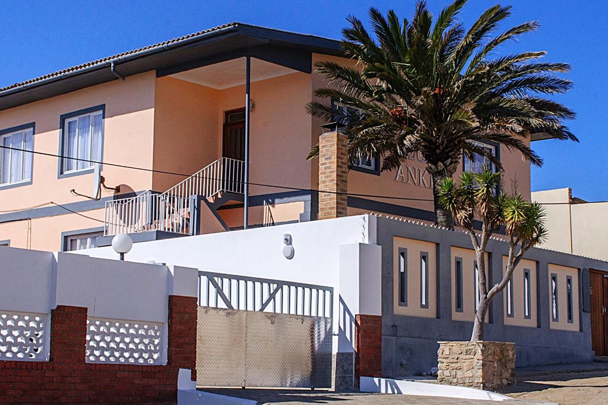 8-Bedroom Property for Sale in Lüderitz Namibia - Photo 5