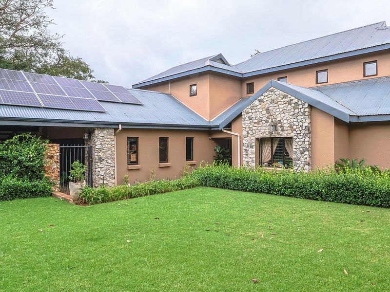 BEAUTIFUL FARMSTYLE HOME IN A SMALL SECURITY ESTATE - CLOSE TO ALL AMENITIES - Photo 3