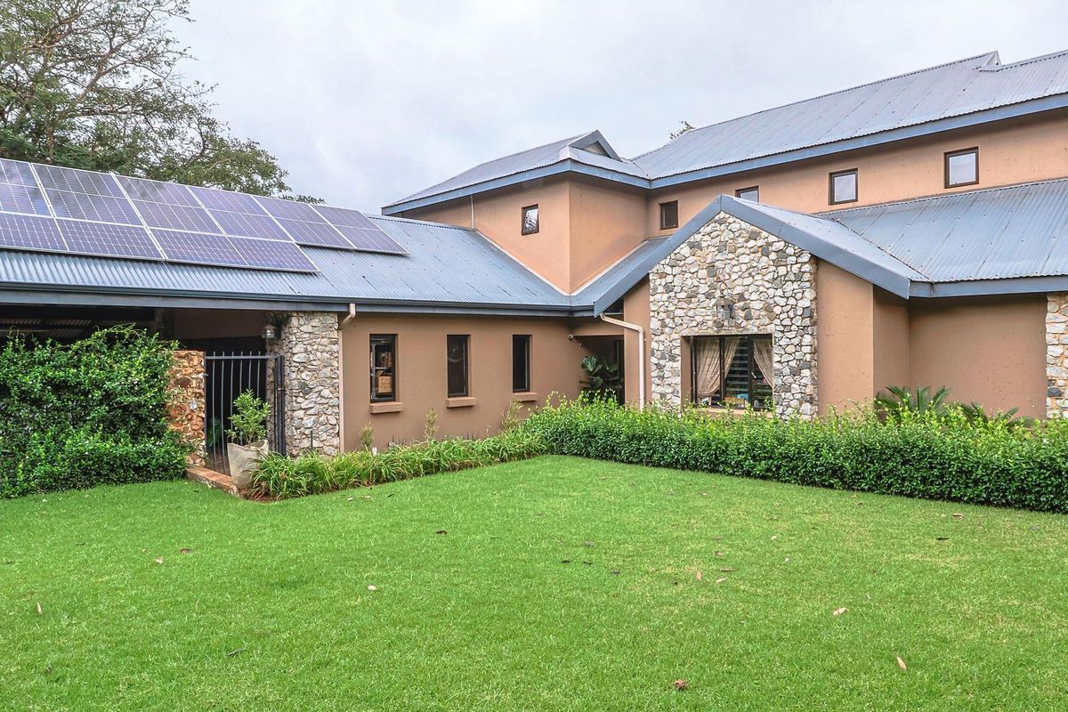 BEAUTIFUL FARMSTYLE HOME IN A SMALL SECURITY ESTATE - CLOSE TO ALL AMENITIES - Photo 3