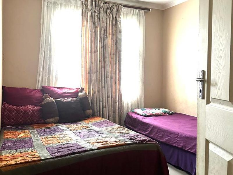 Spacious Family Home with Granny Flat & Staff Accommodation - Photo 10
