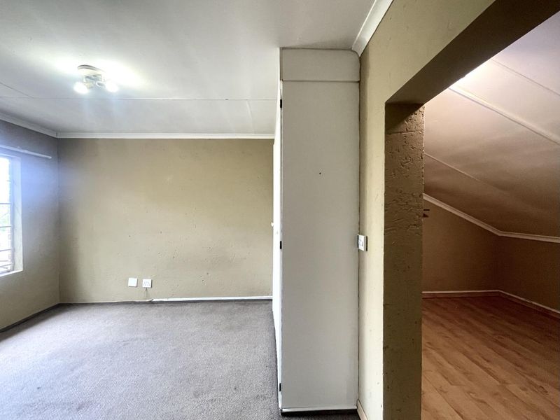 Lock-Up-&-Go Investment Gem in Established Estate | 2-Bed + Loft - Photo 9