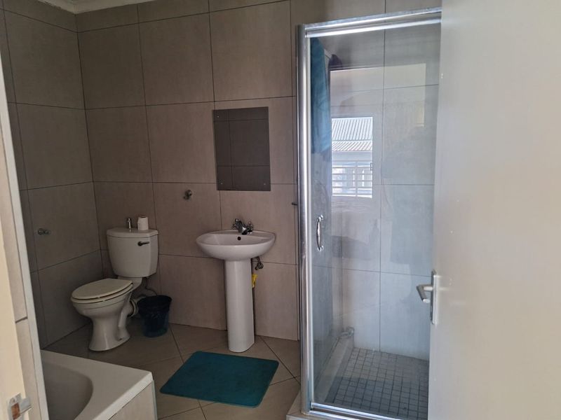 Very spacious TOWNHOUSE - Photo 6