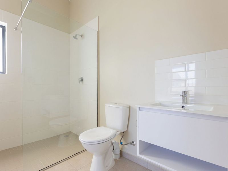 Brand-new 2-bedroom home in Villa Del Mare, Langebaan. - Photo 8
