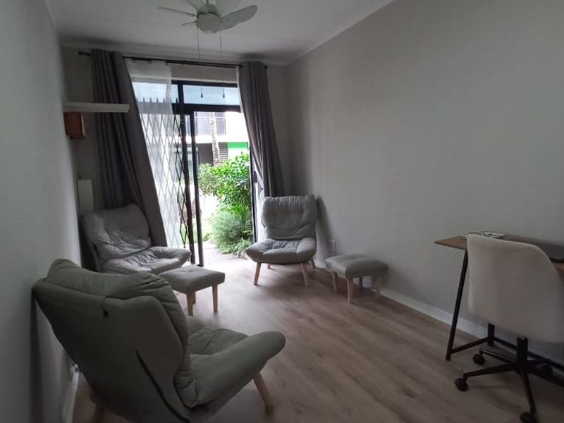 Pet-Friendly Ground Floor Gem with Pool & Gym - Photo 4