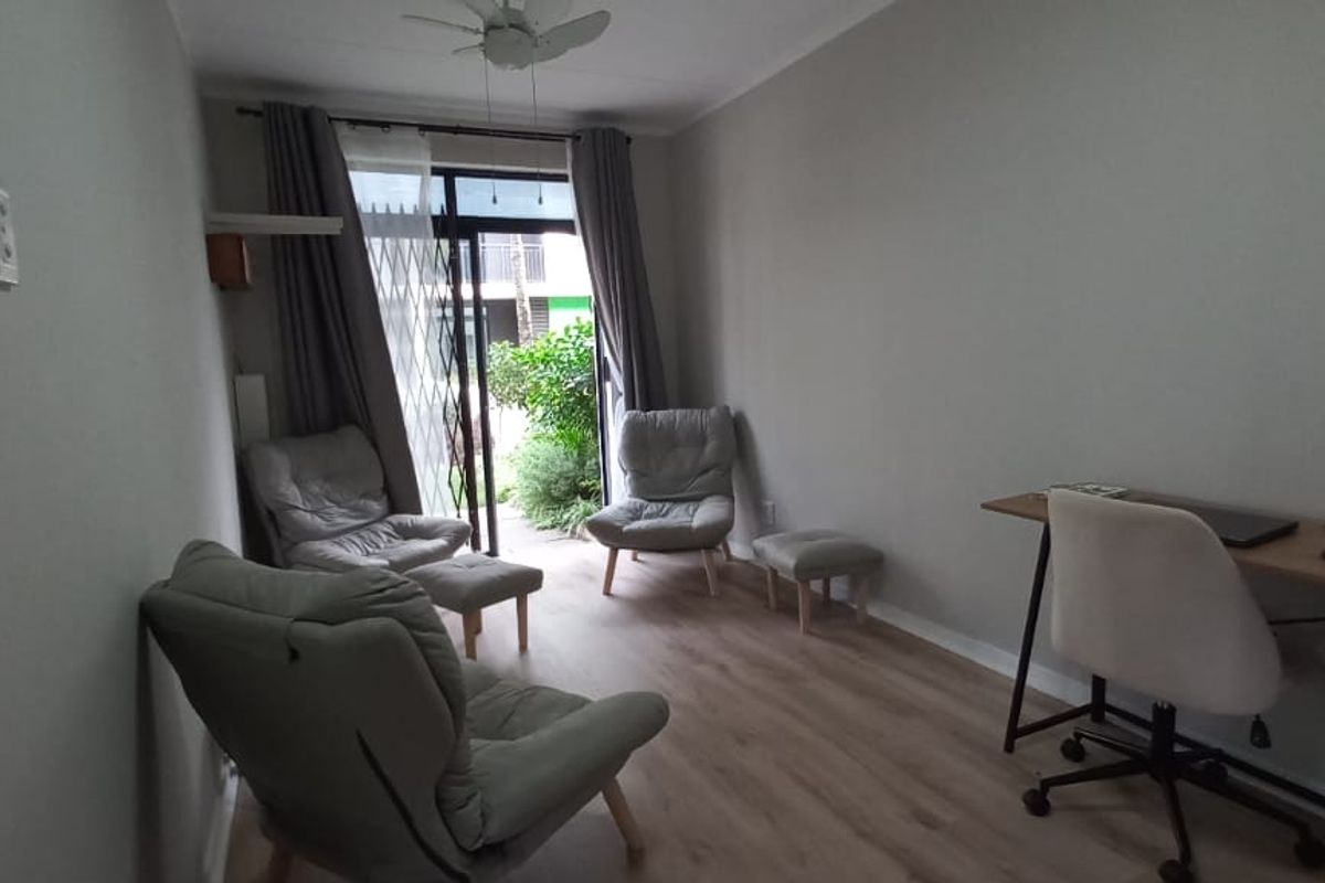 Pet-Friendly Ground Floor Gem with Pool & Gym - Photo 4