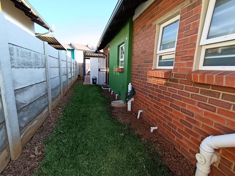 Modern 2-Bedroom Home for Sale in Parkdene Manor | R1,200,000 | Covered Parking - Photo 5