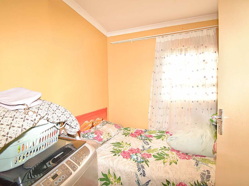 3 Bedroom, 2 Bathroom Home - Photo 10