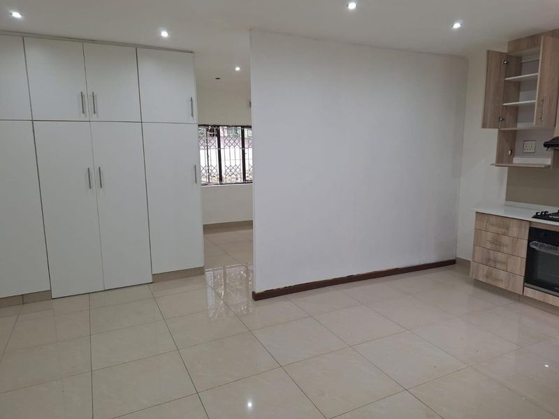 Modern, neat, and newly renovated one-bedroom granny flat - Photo 6