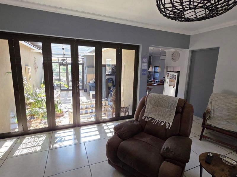4 Bedroom Entertainers House in Seasons Estate - Photo 4