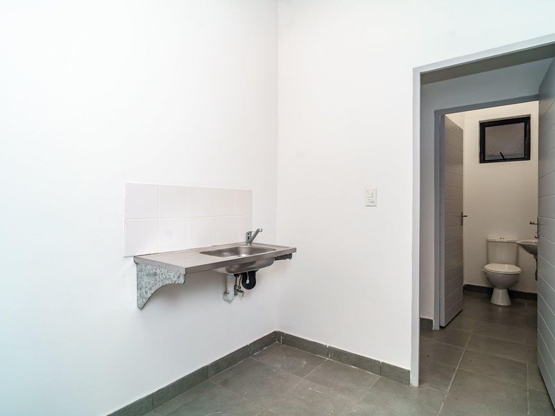 New-build ±285 m2 hybrid HQ-style mini-factory with on-grade roller, 63A 3-phase (individually metered), 24/7 security, 3 bays. Target occupation: Oct 2025 - Photo 7