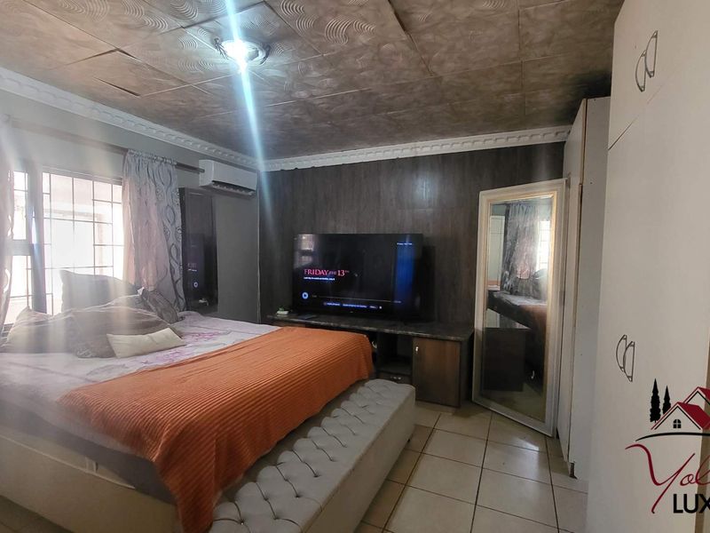 WELL MAINTENAED FAMILY HOME WITH GREAT INVESTMENT POTENTIAL - Photo 5