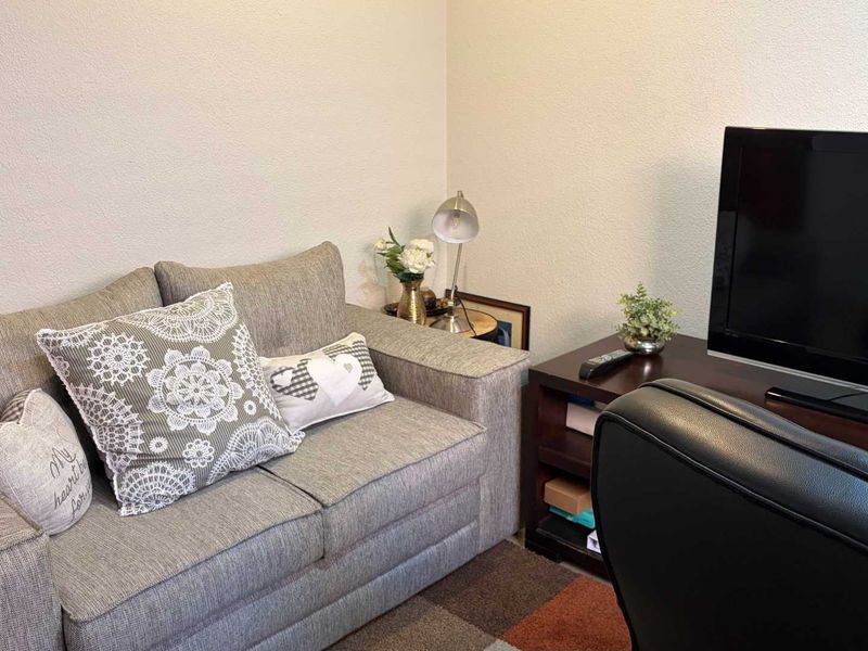 Fully furnished 3 Bedroom 2 bath Home in Noordhang - Photo 10