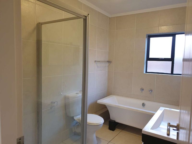 2 Bedroom Unit in Sought after Complex With Views - Photo 5
