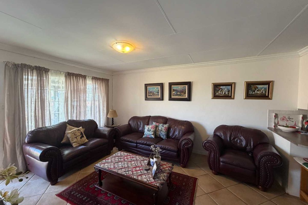 Tranquil Oasis: Lovely 2-Bedroom Townhouse with a patio and pretty garden! - Photo 4