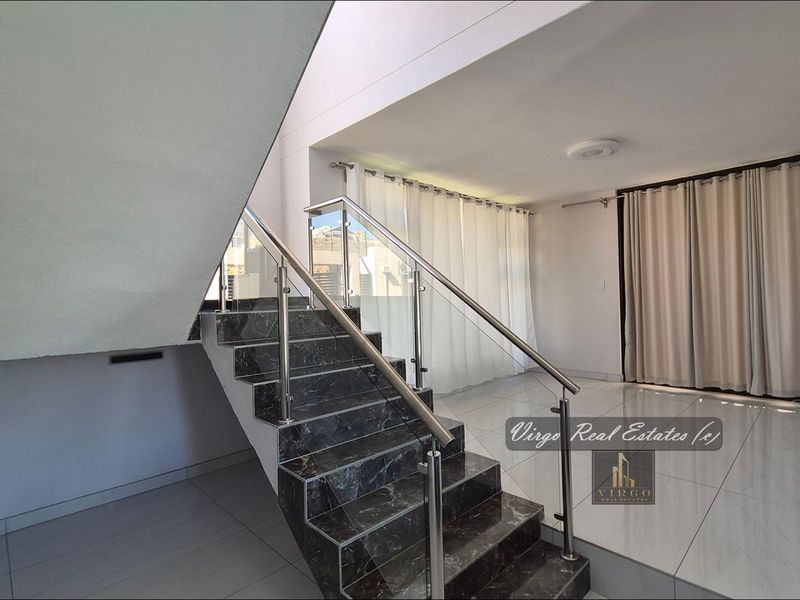 🏡 LUXURY 4 BEDROOM HOUSE PLUS 2 BEDROOM FLAT MOUNTAIN-VIEW LIVING IN KLEINE KUPPE 🌄 - Photo 2