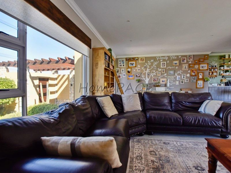 Rossmund Golf Estate, Swakopmund:  Large, Neat, Upmarket Home is for Sale - Photo 10