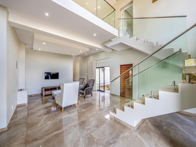 Five Bedroom Home for Sale In Waterfall Country Estate. - Photo 8