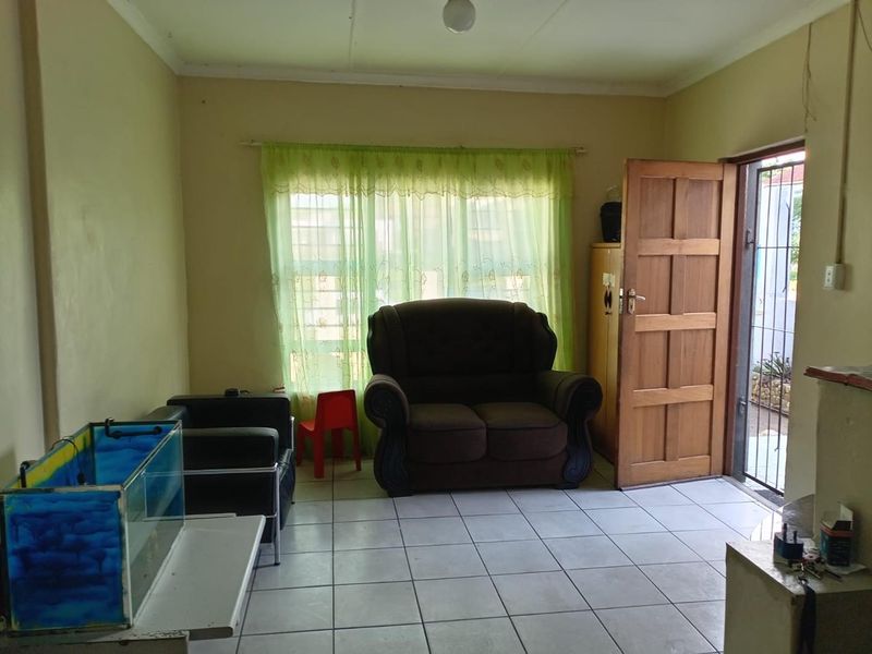 Family Home For Only R700 000 NEG - Photo 3